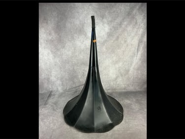 Early 20th century Victrola metal horn. Good condition with some later paint touch up. Measures horn