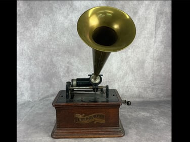 Circa 1900 Edison Phonograph, serial # 85118. peak cabinet with missing cover. Decal to front. Not