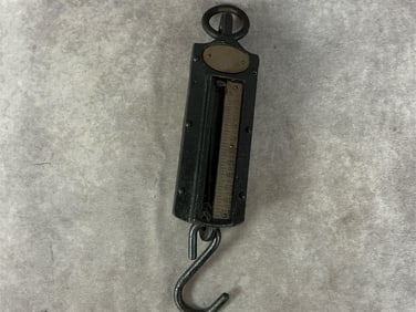 Early 1900s scale. Chatillon Iron Clad series hanging scale made of heavy steel and cast iron. Scale