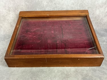 Mid 1900s counter case. Wooden knife display case with pull out felt lined insert. Crack in corner