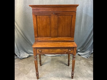 Circa 1850 walnut Sheraton style plantation desk. Poplar and yellow pine secondary woods, working