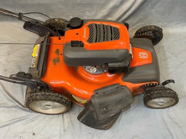 5.1 HP Honda GLV 190LA Engine. 21 Inch Cut, All Wheel Drive. With Grass Catcher. Used In Operating