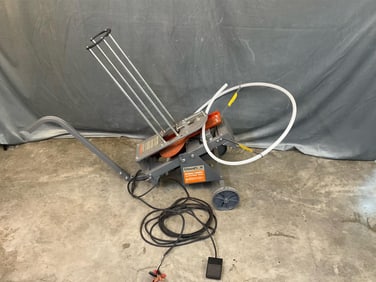 40909 Wheelybird Auto-Feed, Light Weight and Mobile. Electric Trap. Used, in Good Condition. No