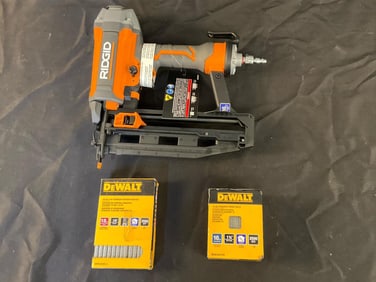 Pneumatic 16 Ga 2 1/2 Straight Finish Nailer. With Clean Drive Technology, Swivel Quick Connect. New