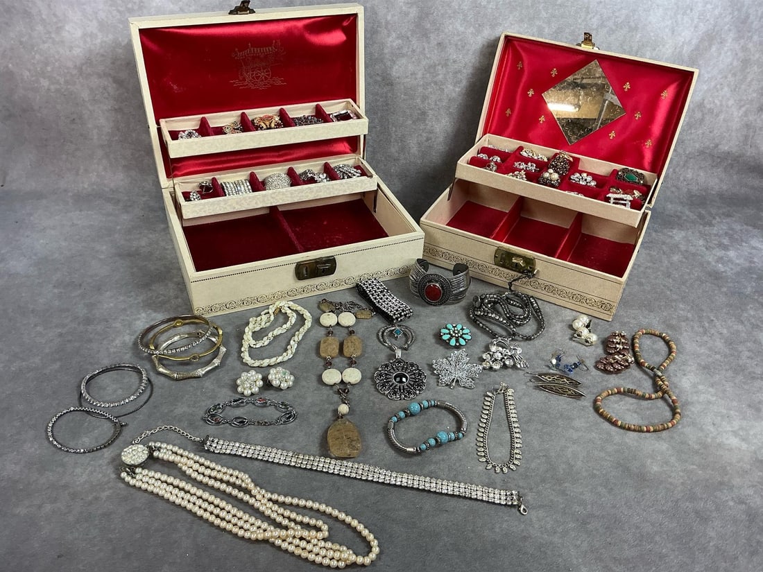 Fifty pieces of mid century to modern jewelry. Includes brands like Trifari, Brooks, Coro, Weiss and: Fifty pieces of mid century to modern jewelry. Includes brands like Trifari, Brooks, Coro, Weiss and Lisner. Jewelry is in good condition. Includes two jewelry boxes. Largest box measures 11 inches wi