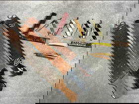 Nine early to mid 1900s strops and razors. Three leather strops and six straight razors. Razors: Nine early to mid 1900s strops and razors. Three leather strops and six straight razors. Razors include W H Morley & Sons, Otto Deutsch, Gold Coin and more. Rust and wear are present on razors and str