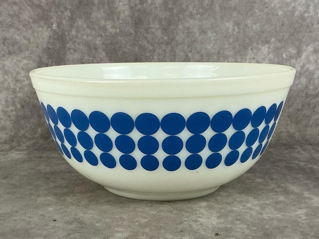 Blue Dot Pyrex Mixing Bowl: 1969-73 mid century modern Pyrex Dot series mixing bowl. Marked on bottom "403 2 1/2 Qt. Trade Mark 21 Pyrex Made in USA Ovenware". Several small scratches to several blue dots, otherwise good conditi