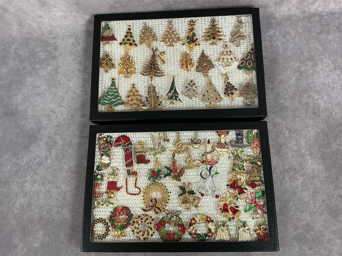 Christmas Pins- Trees, Wreaths, Bells & More (1 of 7)