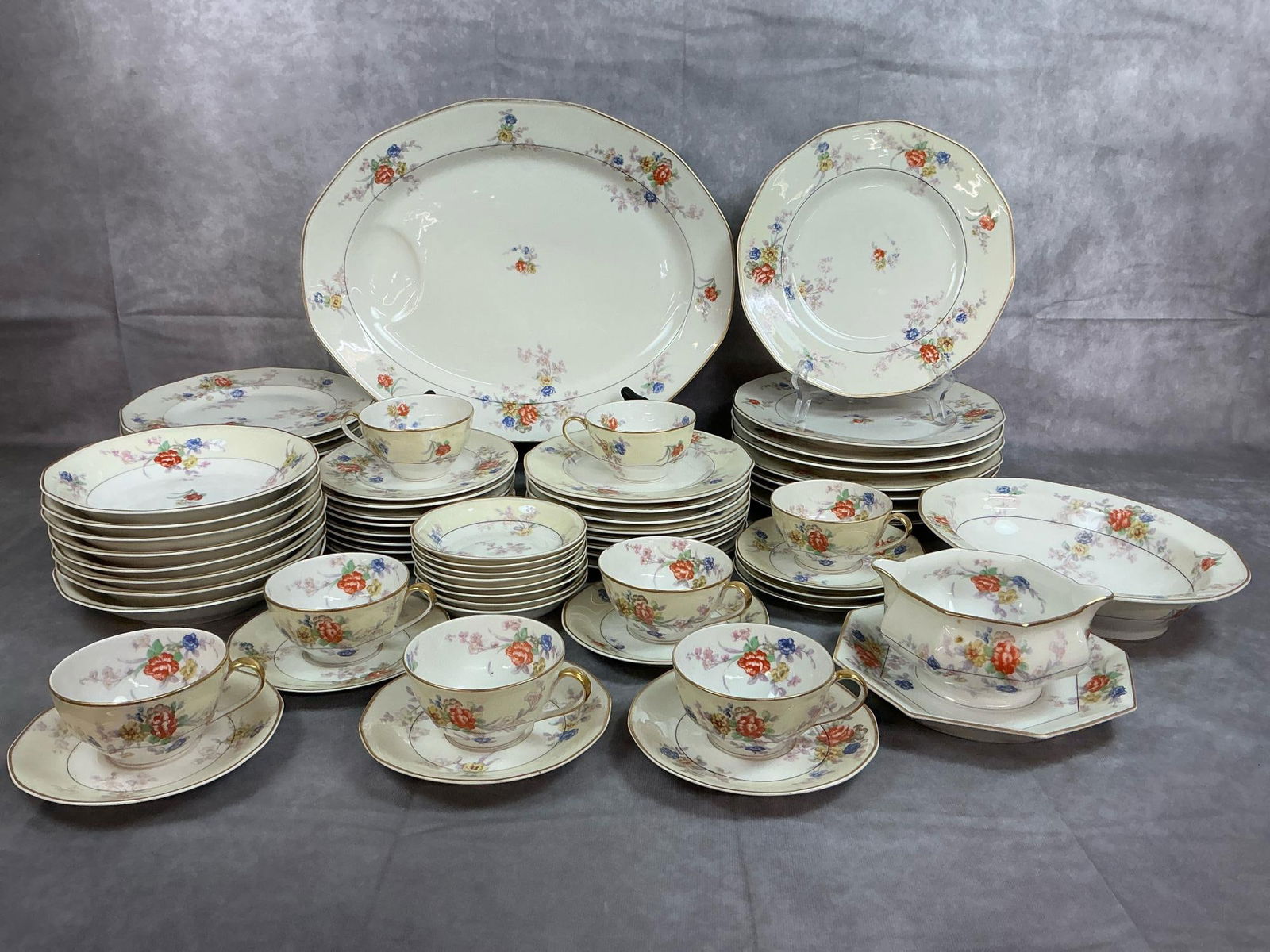 Limoges Jewel Pattern China: Total of 67 pieces of Limoges France Jewel pattern China made for Theodore Haviland. Eight piece serving of 9.5 inch dinner plates, 8.5 inch salad plates, 7.5 inch dessert plates, 6.5 inch bread plate
