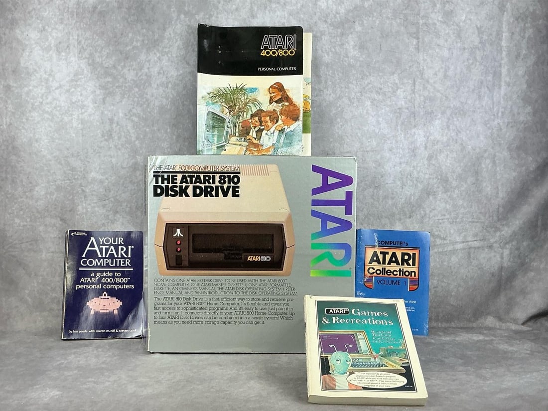 Atari 810 Disk Drive with Manuals (1 of 19)