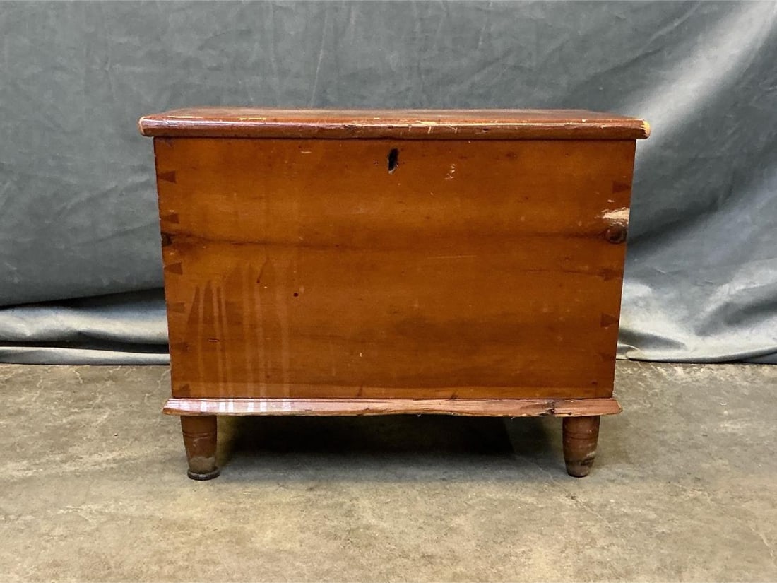 Child's Blanket Chest (1 of 10)