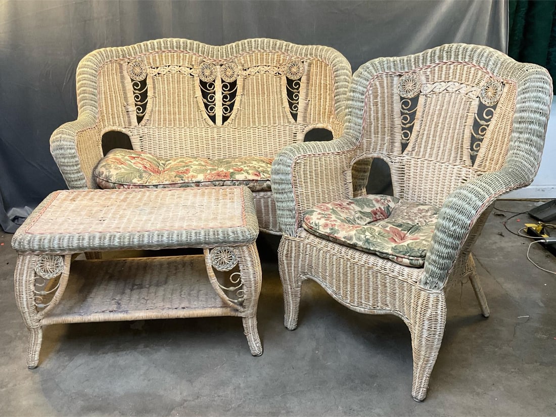 Outdoor Wicker Furniture (1 of 15)