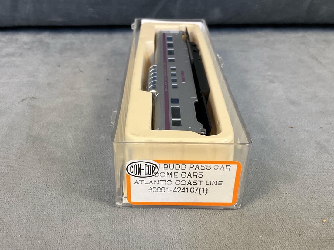 Model Train Cars - 8