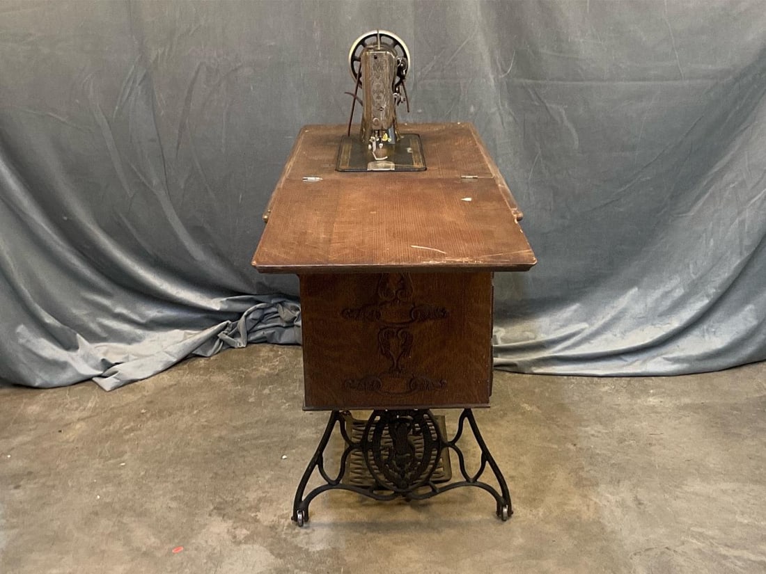 Singer Sewing Machine - 8