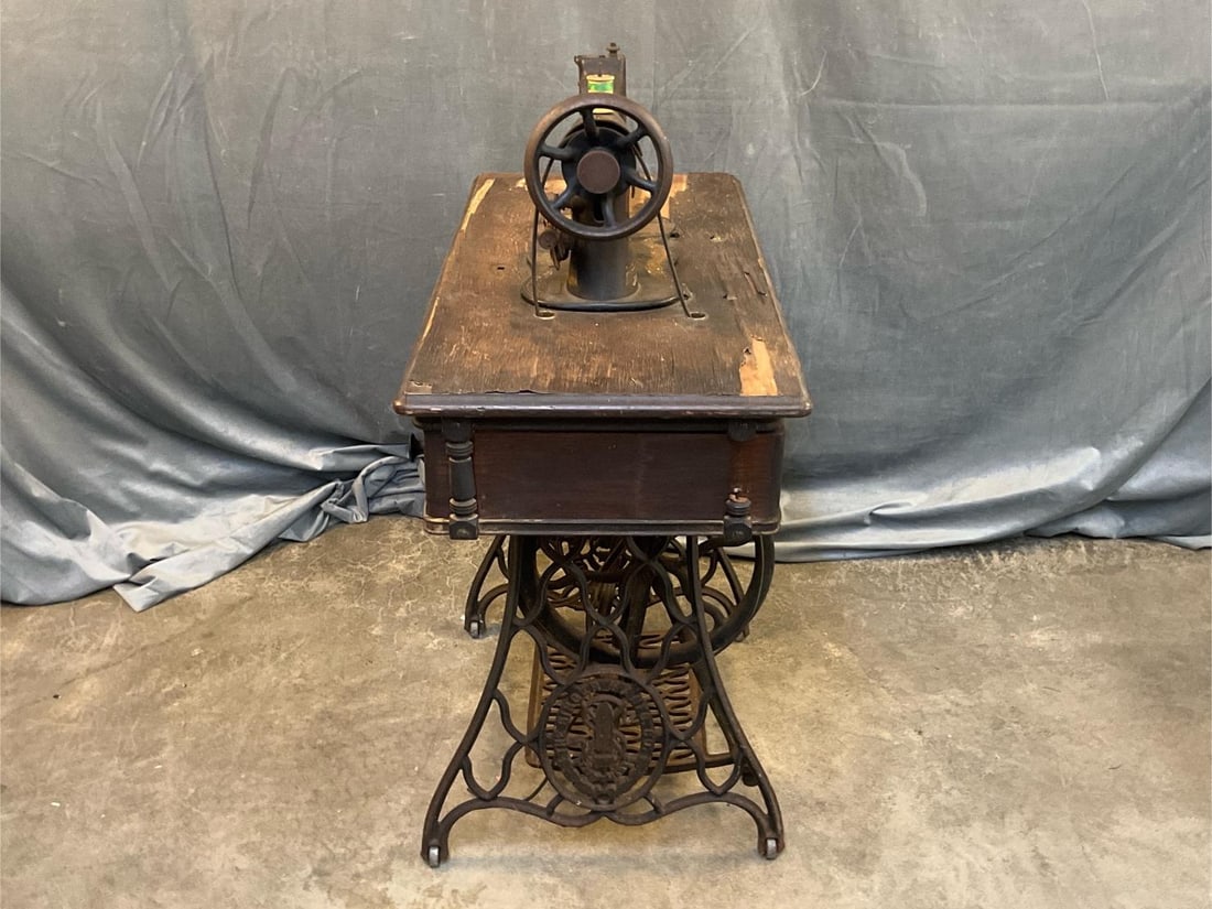 Singer Sewing Machine - 4