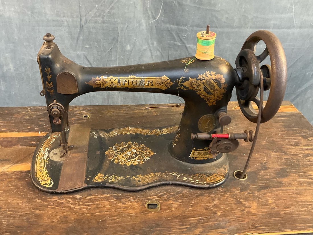 Singer Sewing Machine - 5