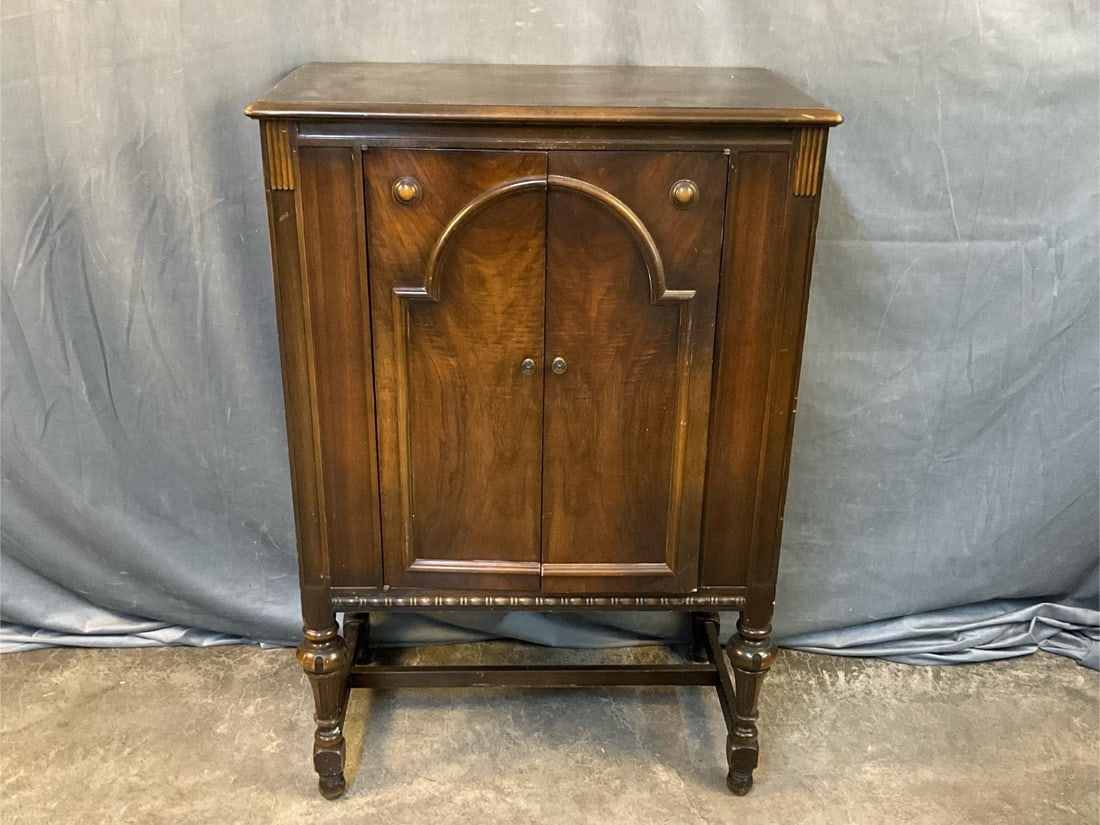 Radio Cabinet (1 of 9)