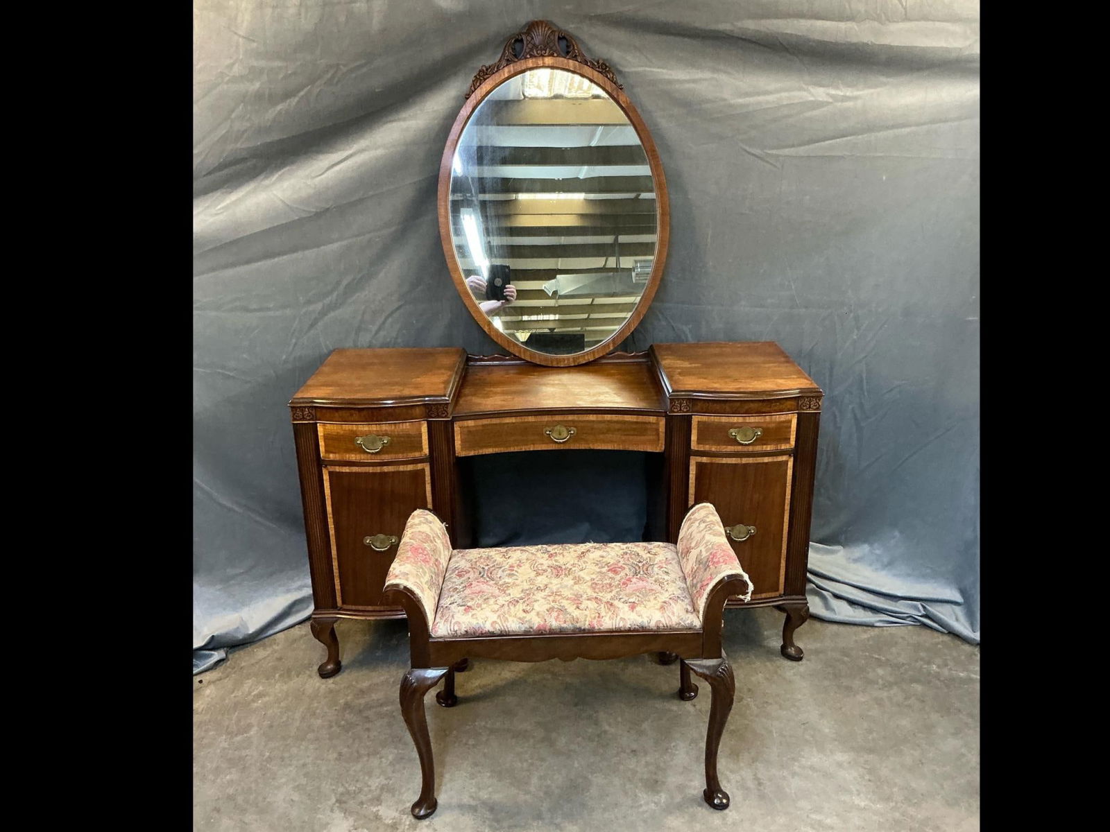 Limbert Dressing Table - 2