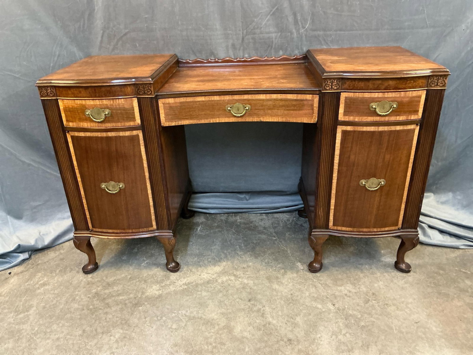 Limbert Dressing Table - 3