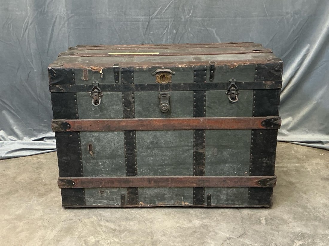 Steamer Trunks (1 of 13)