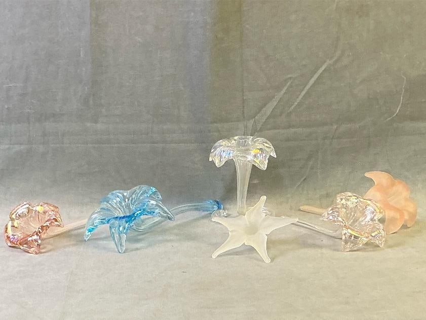 Murano Vase: Six mid - twentieth century Murano style hand blown glass lily flower vases. One footed clear iridescent vase. One iridescent speckled vase lily non-footed vase. One pink satin finish non-footed lily