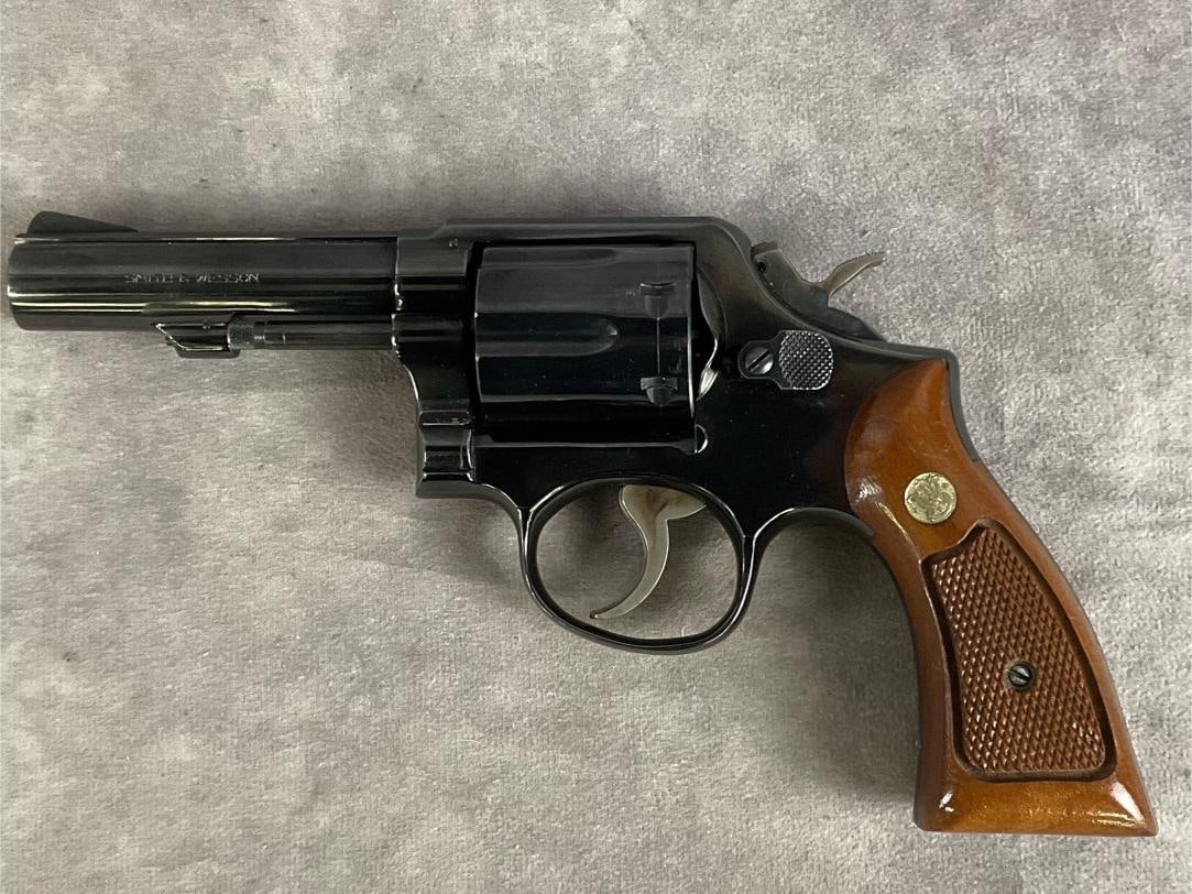 Smith & Wesson 357 Magnum Revolver (1 of 7)