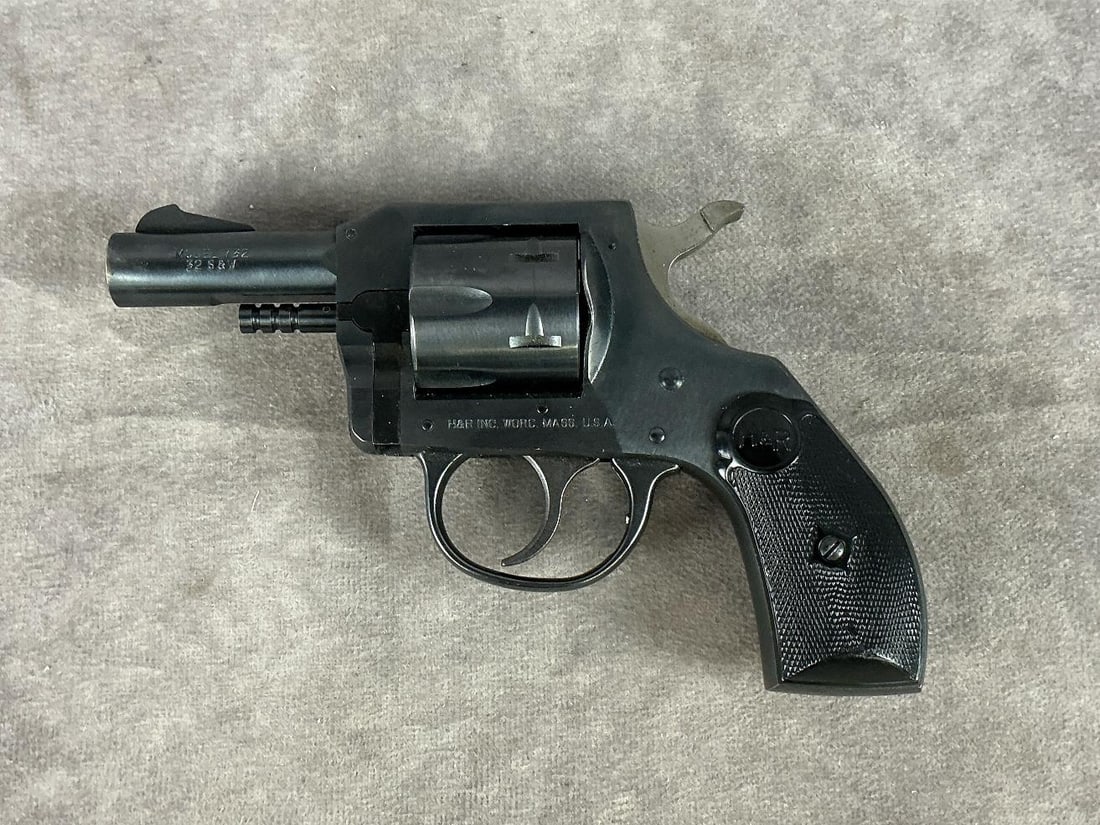 H&R Model 732 32 S&W Pistol (1 of 5)