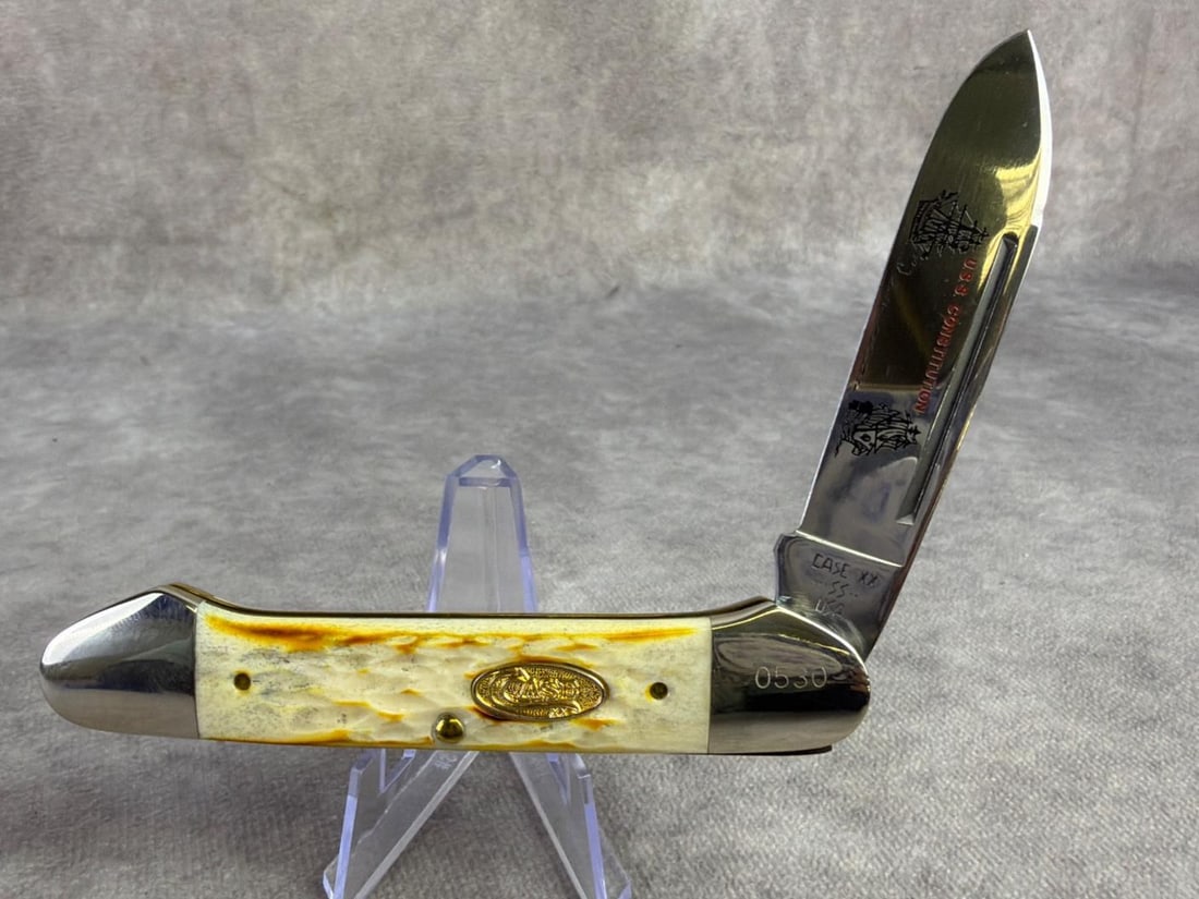 Case XX Knife USS Constitution: Case XX USS Constitution Gunboat Canoe numbered 530. Tight snap and pattern number 6194 ss. In good condition and measures 4.5 inches closed.
