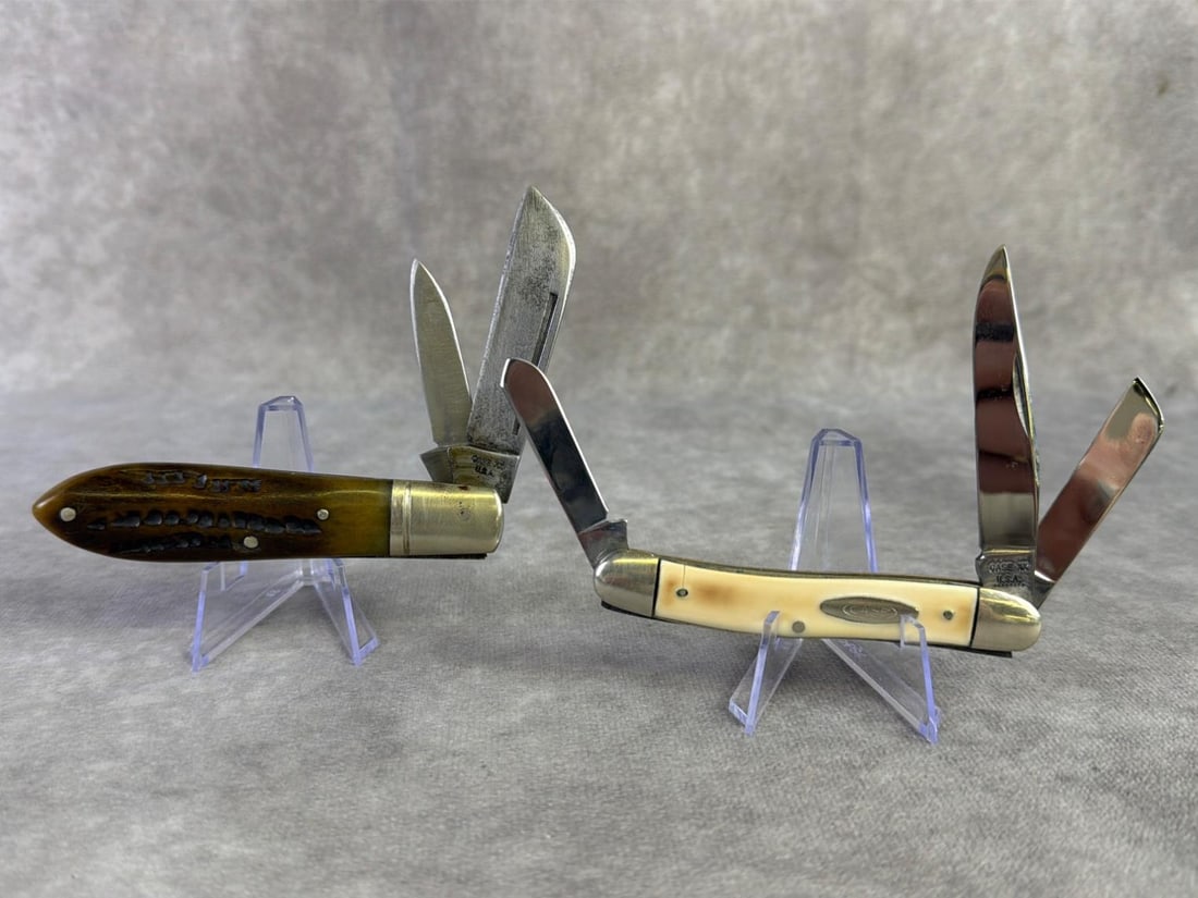 Case XX Knives: Two vintage Case XX knives including medium stockman knife. Both are in fair to good condition still having tight snaps. Largest measures 4.25 inches closed.