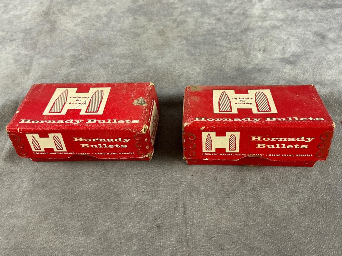 Hornady 6 MM Bullets: 200 total. Vintage 100 GR .243 round nose bullets. Box measures 3.25 inches long X 2.25 inches wide X 1 inch high.