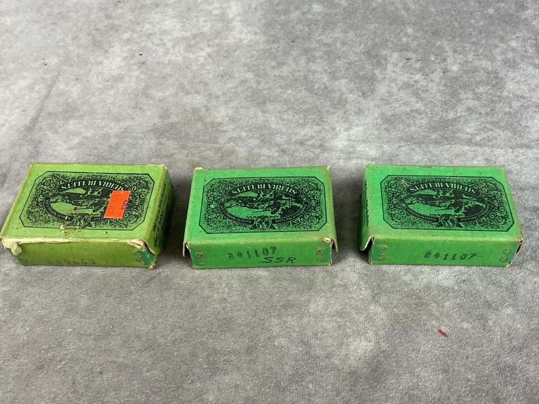 Sierra 6 MM Bullets: 234 total. Vintage 85 GR .243 Dia. sprtzer billet. Two unopened boxes. Box measures 3.25 inches long X 2.25 inches wide X 1 inch high.