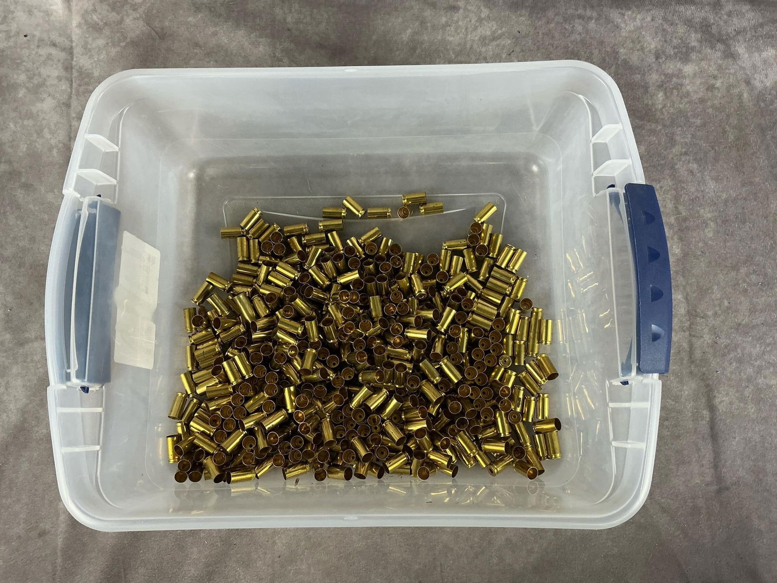 Starline 40 S&W Brass Casings: 500 total. New brass casings.Container measures 16 inches long X 12 inches wide X 6 inches high.