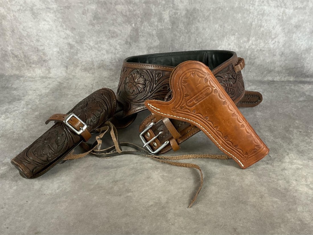 Western Gun Belt and Holster (1 of 5)