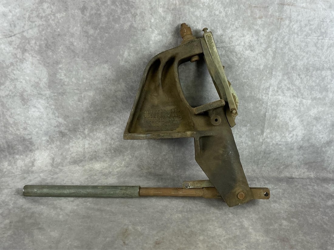 Herters Reloading Press: Model 3 vintage press. Measures 15 inches long X 18 inches wide X 5.5 inches high.