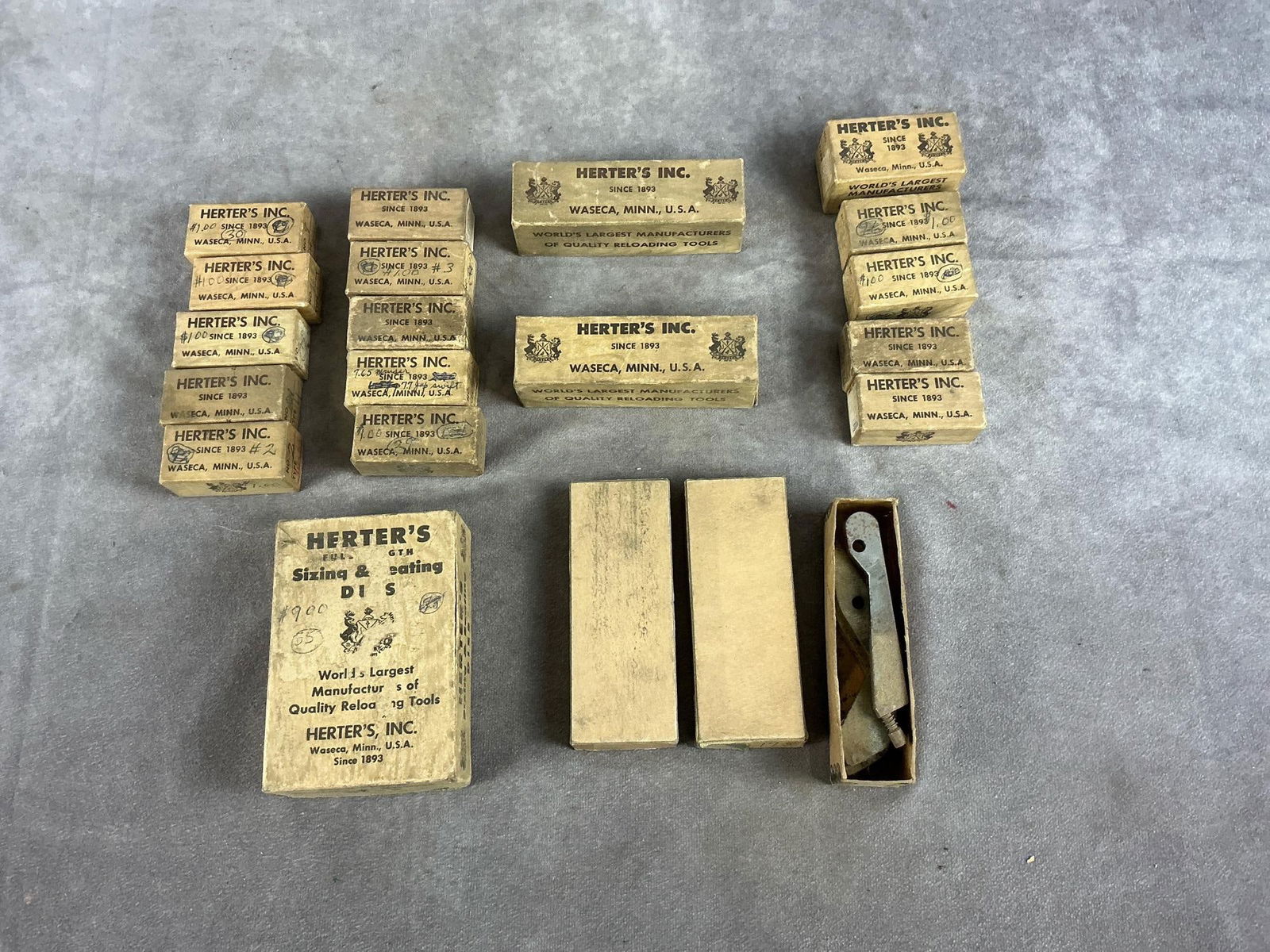 Herter's Reloading Equipment (1 of 3)