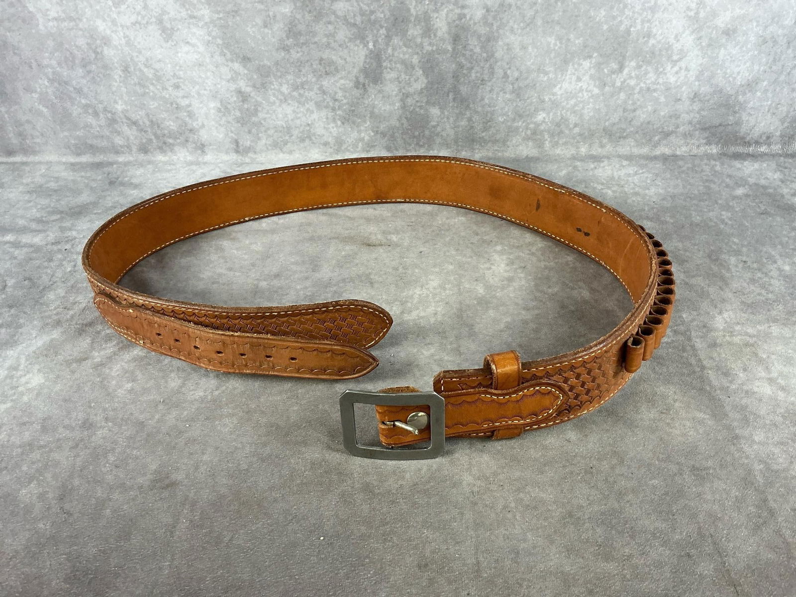Western Style Gun Belt (1 of 4)