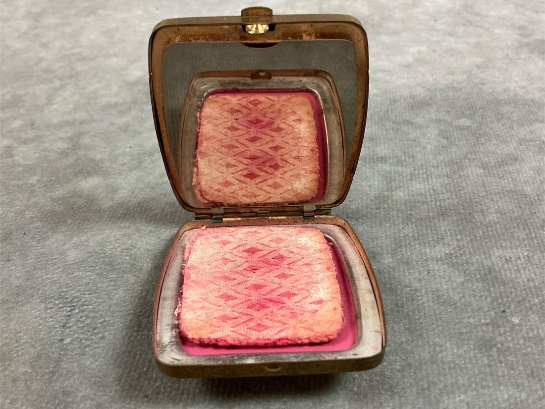 Vintage Ladies Compacts - 10