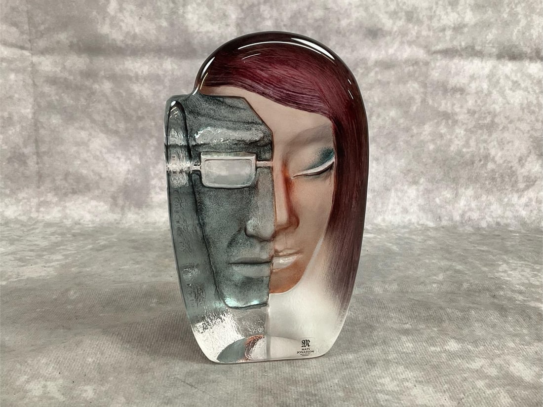 Mats Jonasson Crystal Sculpture: Modern art sculpture. Swedish crystal with red varient handpainted back. "FeMale" piece by Mats Jonasson Maleras. Good condition. Includes original box. Measures 3.5 inches wide x 2 x 6 inches tall.