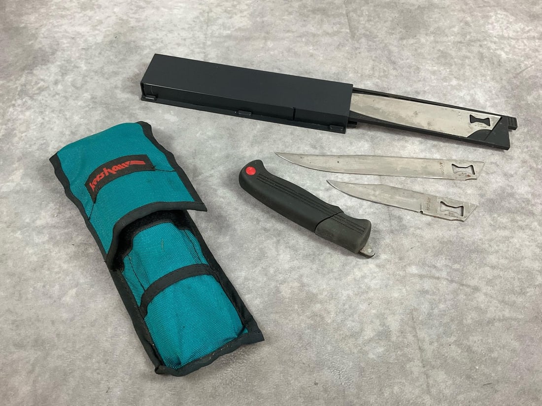 Kershaw Blade Trader Knife Set: Modern knife set. Blade trader knife set by Kershaw has 3 interchangeable blades. Turquoise nylon case and set made by Kai of Japan. Signs of wear, otherwise in good condition. Case measures 10