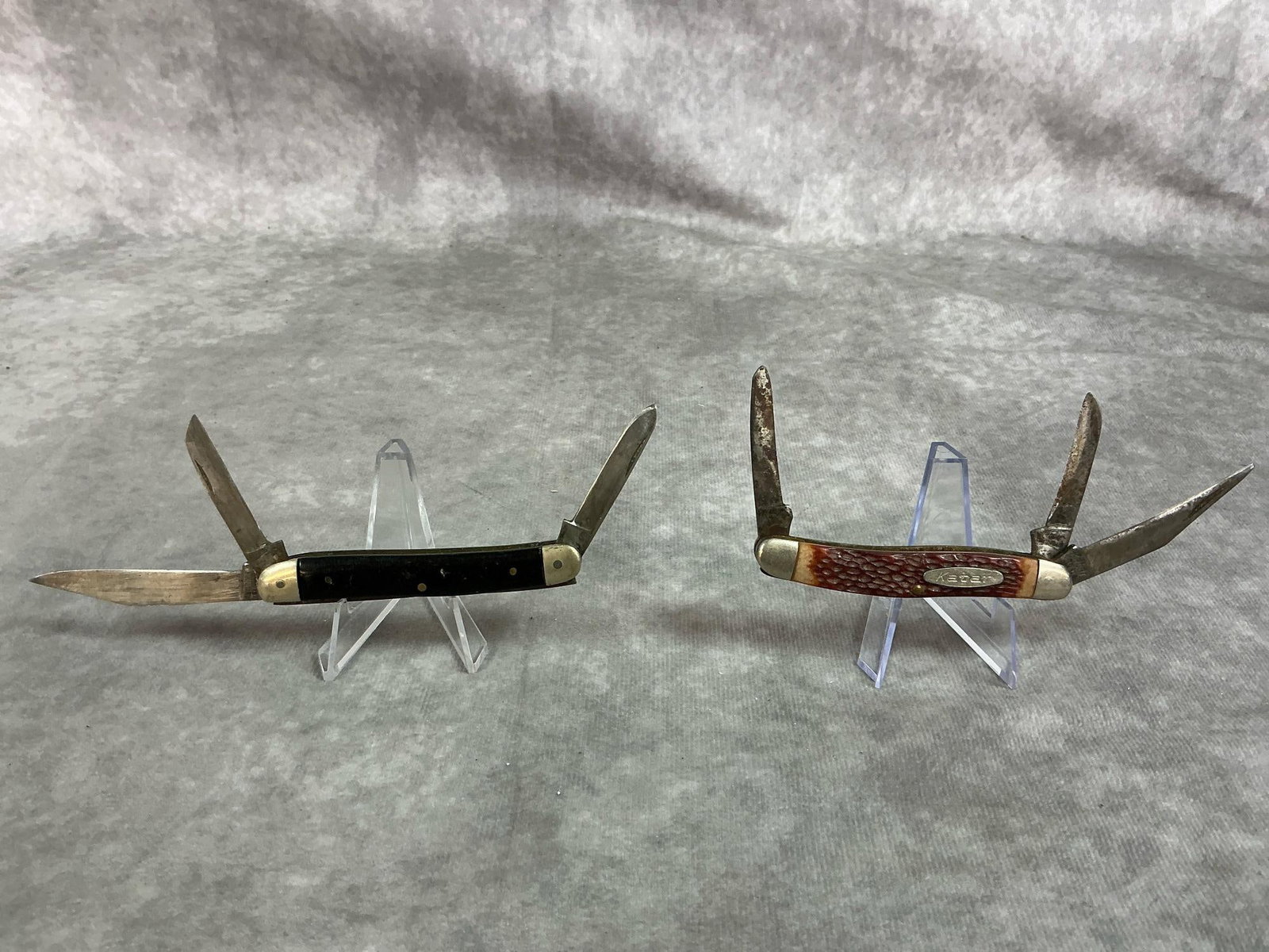 Soldingen & Kabar Knives: Two mid century knives. Dark brown Soldingen three bladed knife and three bladed Kabar #1081 knife. Both are used and worn. In fair to good condition. Soldingen measures 3.5 inches long.