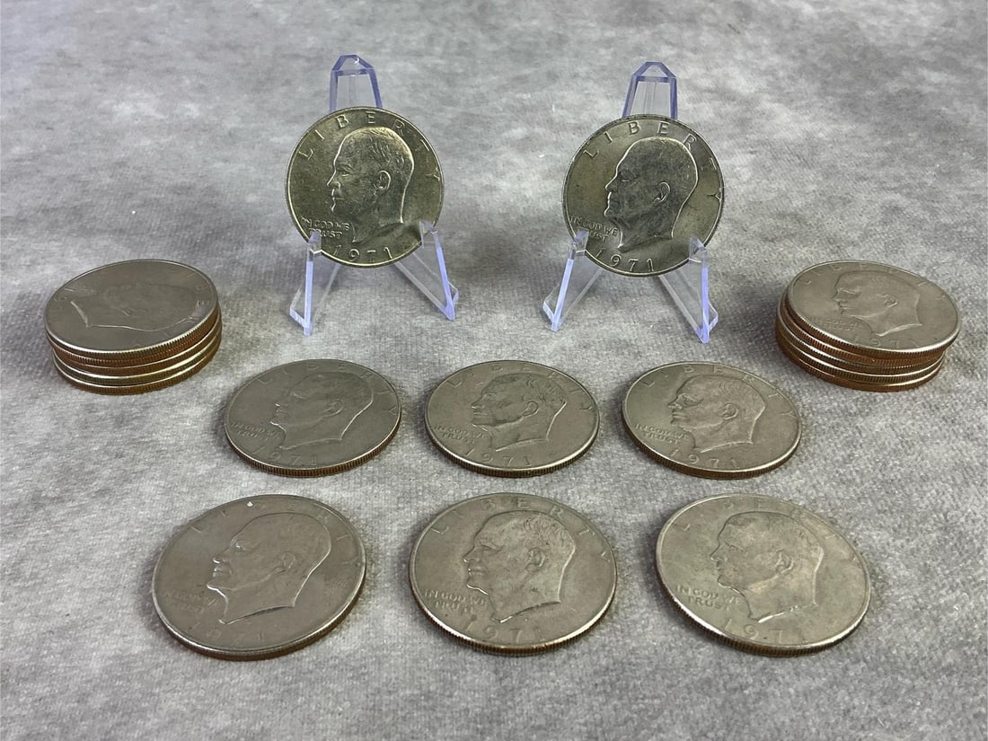 1971 Eisenhower Dollar Coins: Lot of eighteen 1971 Eisenhower dollar coins. All in good circulated condition. Each measures 1.5 inches in diameter.