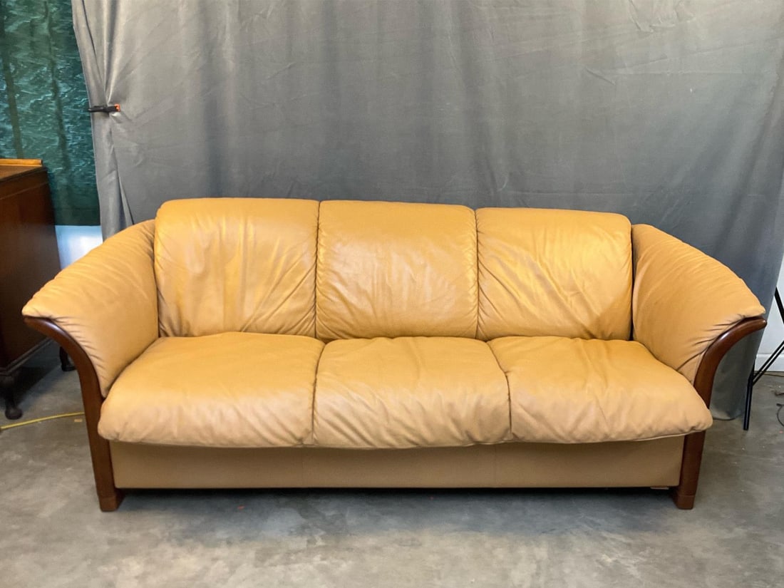 Ekornes Sofa (1 of 15)