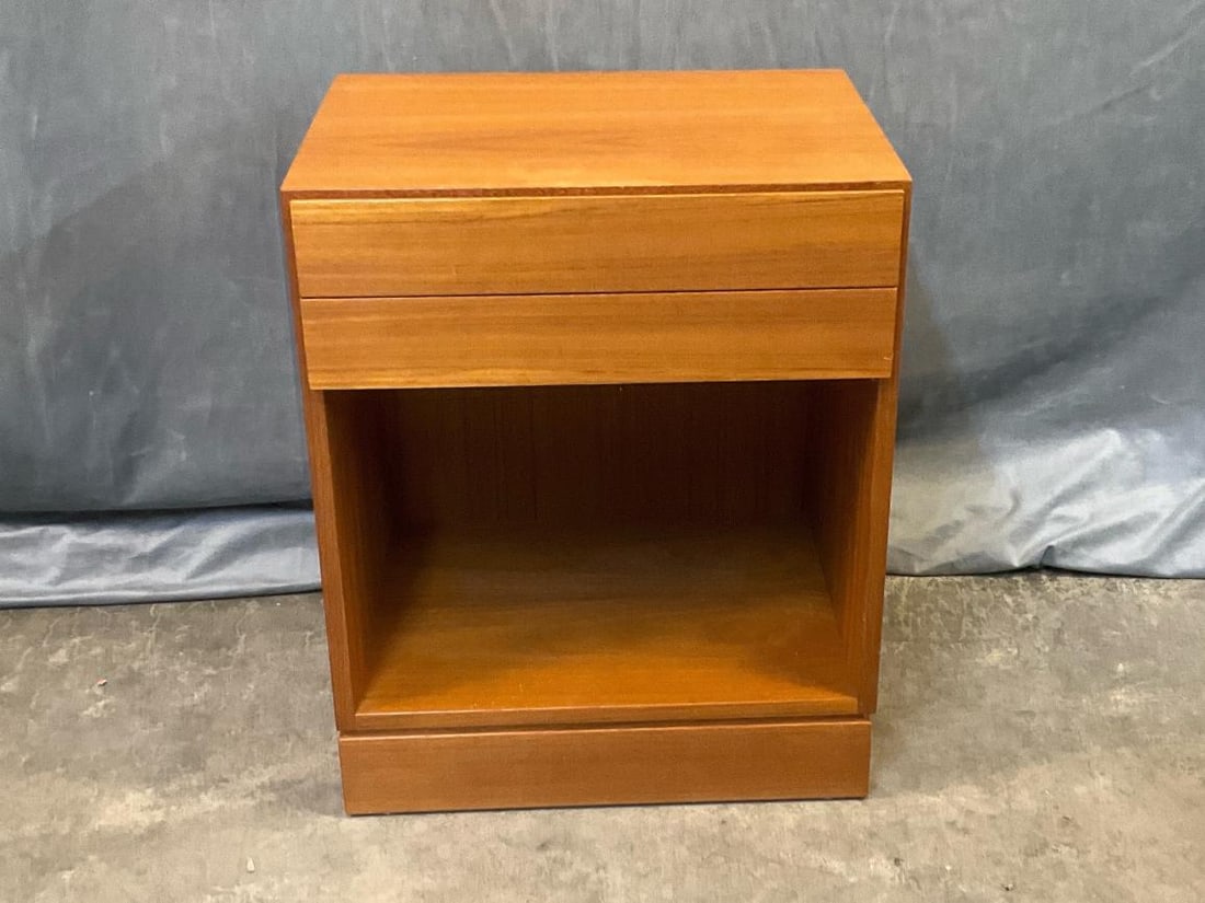 MCM Table: MCM circa 1960's Vinde Mobelfabrik Danish Modern teak end table with two shallow top drawers and lower storage area. Marked "Made in Denmark" with Vinde Mobelfabrik stamp. Good condition. Measures