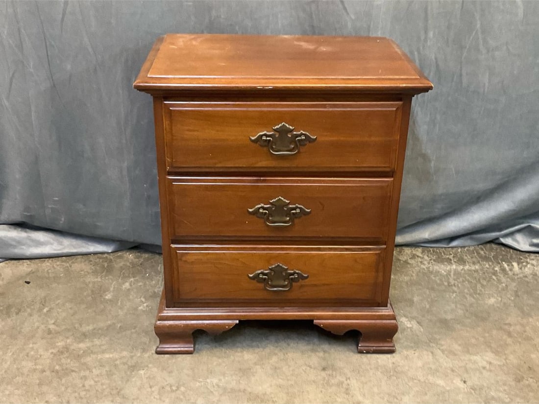 Chippendale End Table (1 of 6)