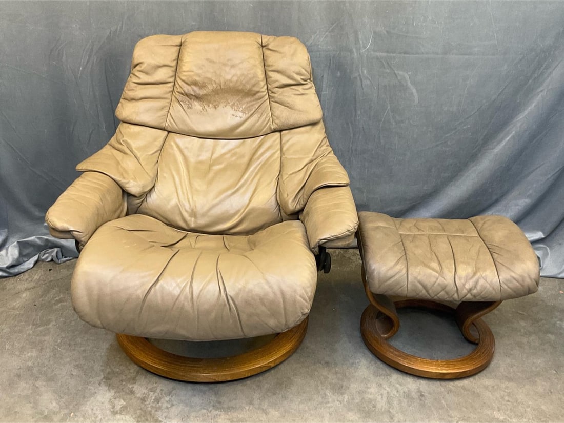 Ekornes Chair: MCM style late twentieth century Ekornes Stressless large Reno Model "sand" leather swivel recliner armchair and ottoman. Made in Norway. Labeled with paper label on bottom of arm rest. Leather needs