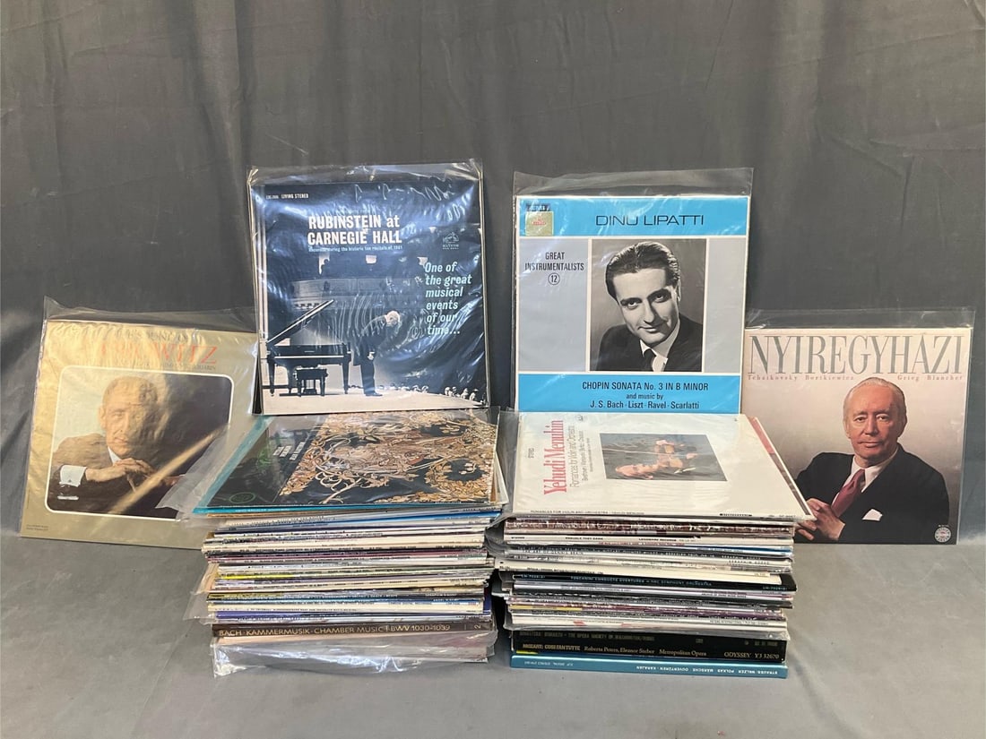 LP Records: Approximately one hundred and twenty vintage (mostly 1950's-1960's) collectible classical music albums. Featuring works by; Horowitz, Itzhak Perlman, Chopin, Bach, Dino Lipatti, Segovia, and