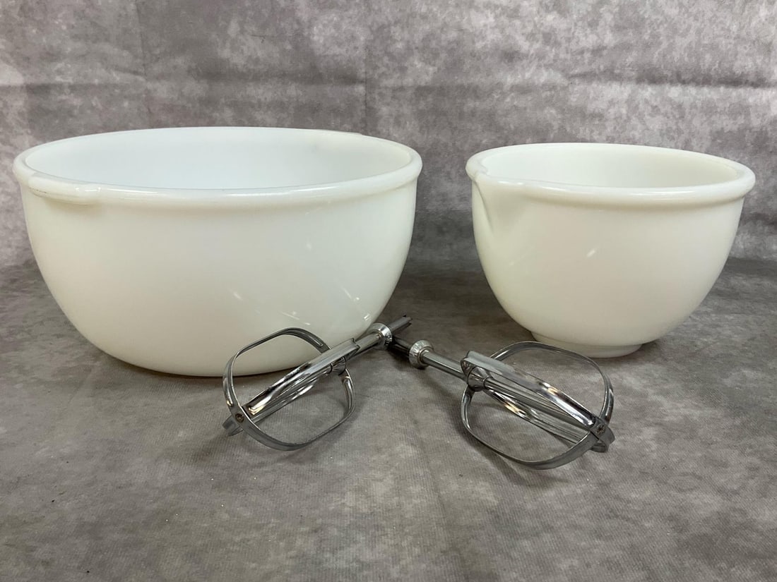 Sunbeam Mixer with Attachments - 5