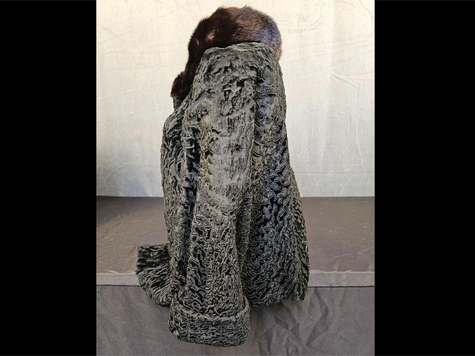 Lambs Wool Fur Coat - 5