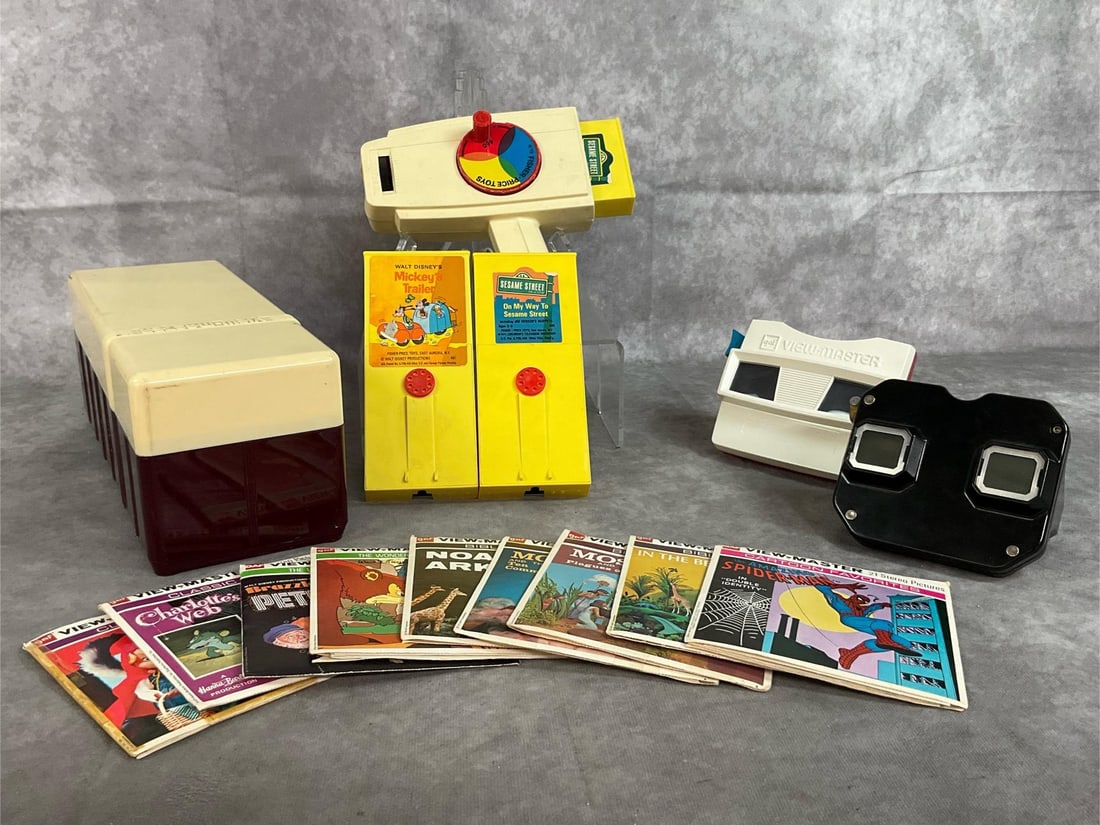 View Masters, Movie Viewer and Lots of View Master Stereo Cards: 1940's to 1970's View Master toys. Two View-Master stereoscope viewers and a Fisher Price movie viewer with three "movies". Forty View Master stereo picture cards including Disney, Bible Stories,