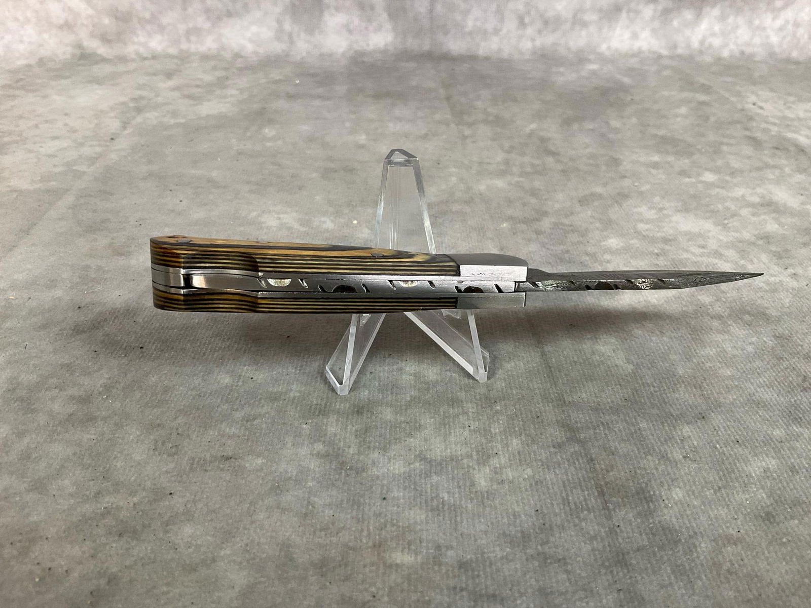 Assorted Knives - 16